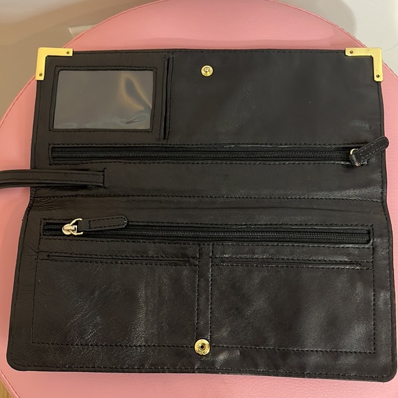 Michael Kors buttery soft leather clutch/wristlet with gold hardware - Picture 5 of 10